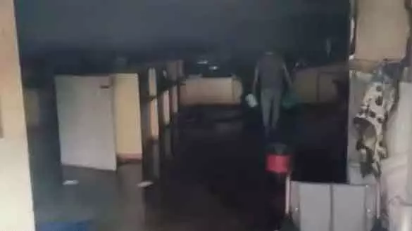 MP : रतलाम के बैंक में इलेक्ट्रॉनिक्स, फर्नीचर और दस्तावेज़ आग की चपेट में MP : रतलाम के बैंक में इलेक्ट्रॉनिक्स, फर्नीचर और दस्तावेज़ आग की चपेट में