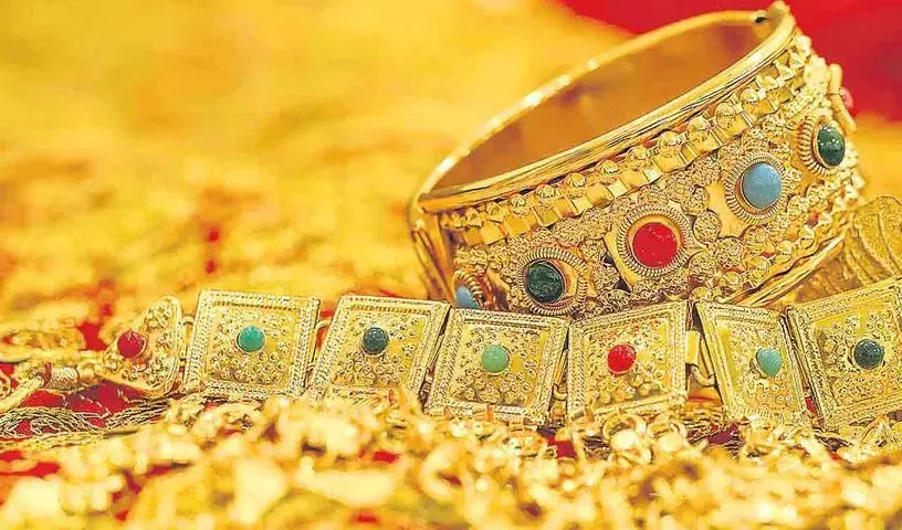 Gold की कीमत 1.6 लाख रुपये प्रति 10 ग्राम से नीचे गिरी, चांदी की कीमतों पर दबाव बरकरार Gold की कीमत 1.6 लाख रुपये प्रति 10 ग्राम से नीचे गिरी, चांदी की कीमतों पर दबाव बरकरार