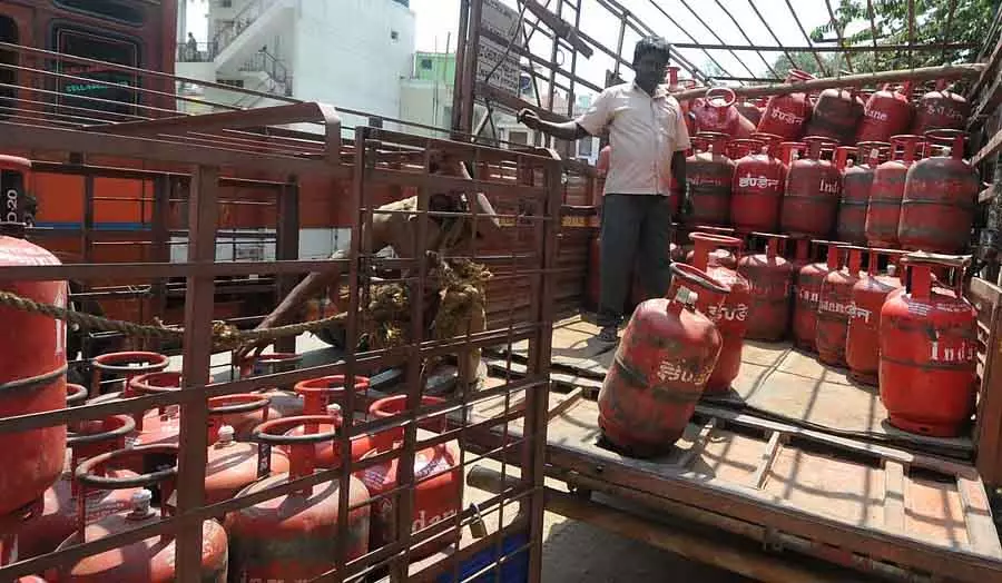 घरेलू LPG सिलेंडरों की आपूर्ति में कोई बाधा नहीं, जनता को घबराने की ज़रूरत नहीं घरेलू LPG सिलेंडरों की आपूर्ति में कोई बाधा नहीं, जनता को घबराने की ज़रूरत नहीं