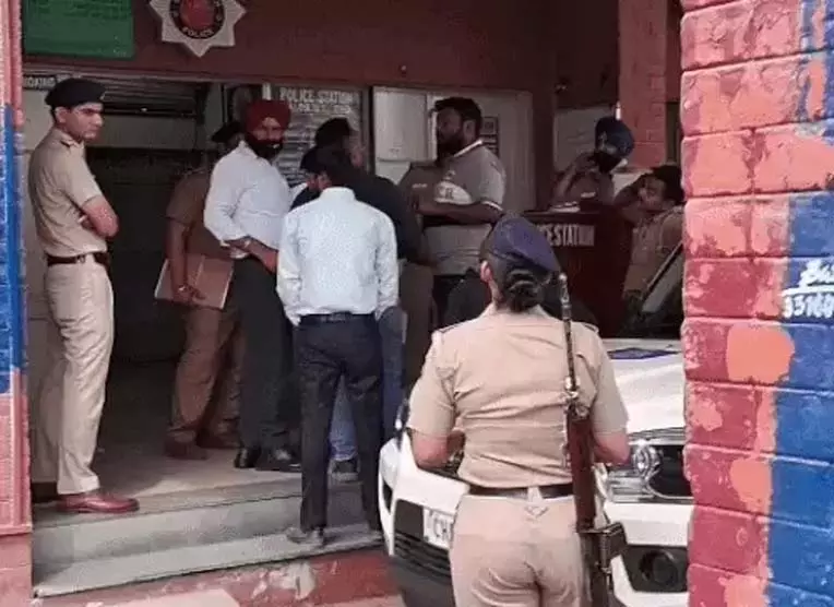 BREAKING: तेज रफ्तार थार ने बाइक सवार को कुचला, एक की मौत BREAKING: तेज रफ्तार थार ने बाइक सवार को कुचला, एक की मौत