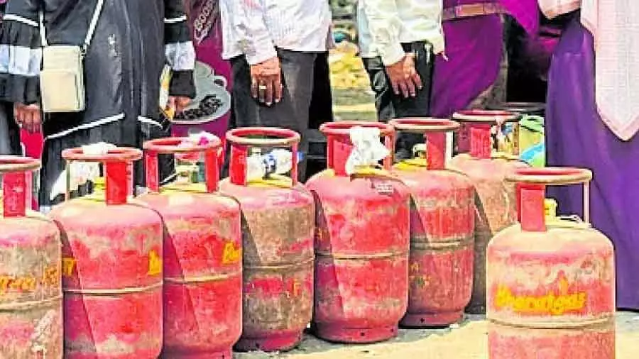 Cylinder आपूर्ति में बाधा: हॉस्पिटैलिटी क्षेत्र के लिए एक समस्या Cylinder आपूर्ति में बाधा: हॉस्पिटैलिटी क्षेत्र के लिए एक समस्या