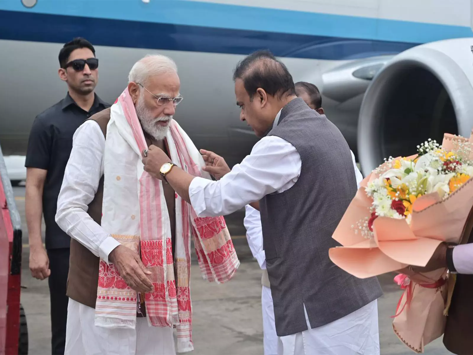 PM 2-दिवसीय दौरे पर गुवाहाटी पहुंचे, ₹47,703 करोड़ के विकास कार्यों का शुभारंभ करेंगे PM 2-दिवसीय दौरे पर गुवाहाटी पहुंचे, ₹47,703 करोड़ के विकास कार्यों का शुभारंभ करेंगे