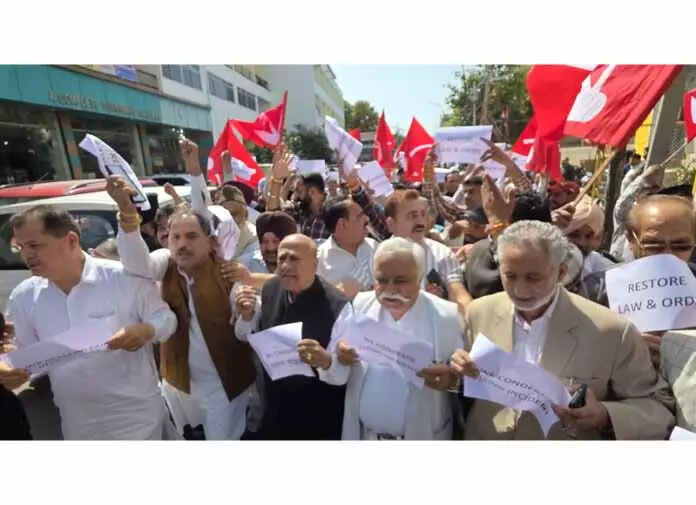 कई राजनीतिक और सामाजिक संगठनों ने Farooq Abdullah पर हुए हमले की निंदा की कई राजनीतिक और सामाजिक संगठनों ने Farooq Abdullah पर हुए हमले की निंदा की