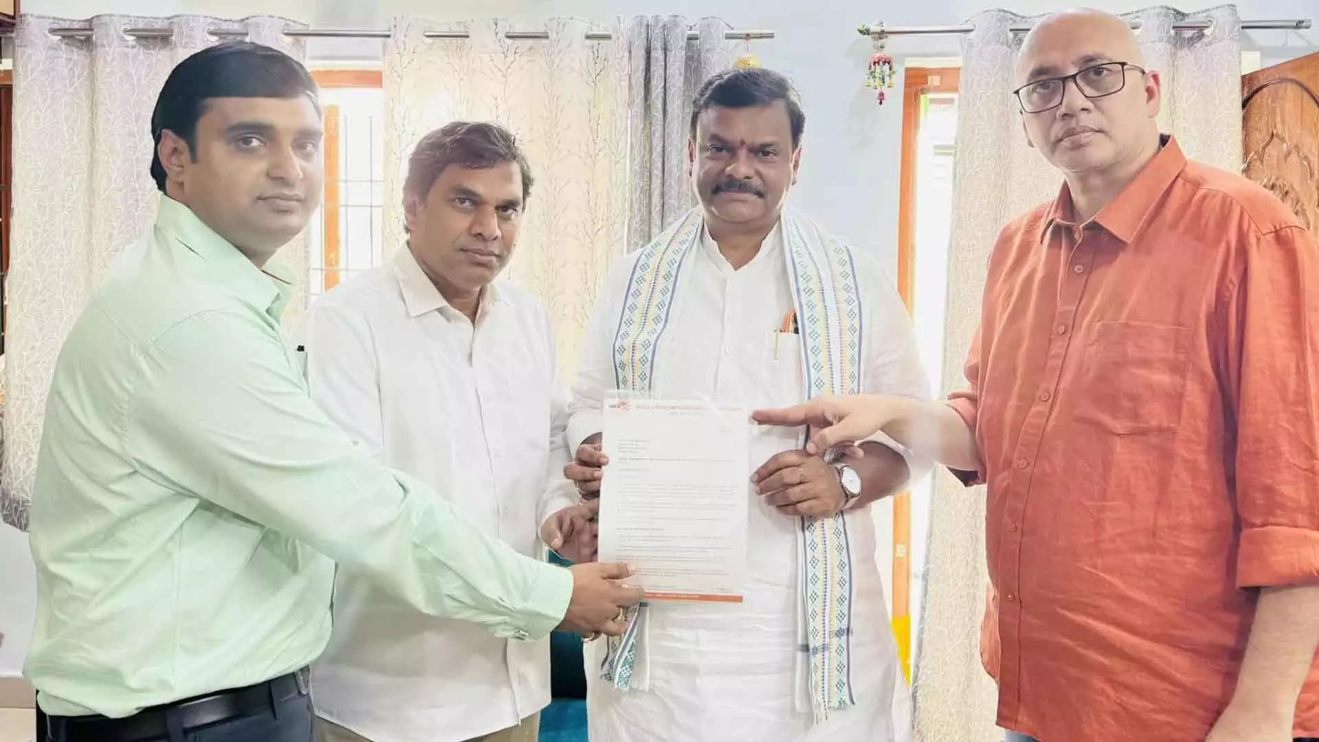 P. V. N. Madhav से मिला होटल एसोसिएशन का प्रतिनिधिमंडल P. V. N. Madhav से मिला होटल एसोसिएशन का प्रतिनिधिमंडल