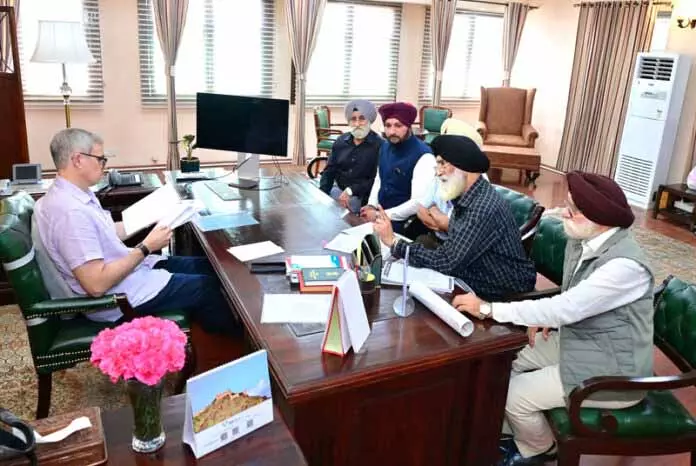 सिखों का प्रतिनिधिमंडल CM से मिला, मुद्दे उठाए सिखों का प्रतिनिधिमंडल CM से मिला, मुद्दे उठाए