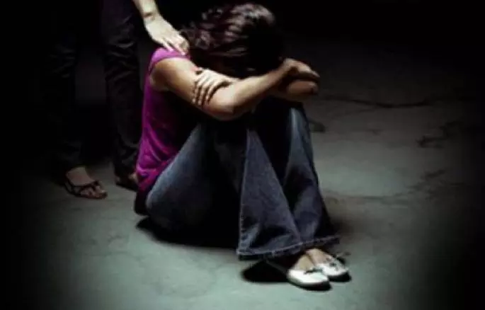 Valentines Day पर नाबालिग लड़की ने रैप किया, कहा मैं तुमसे शादी करूंगी Valentines Day पर नाबालिग लड़की ने रैप किया, कहा मैं तुमसे शादी करूंगी