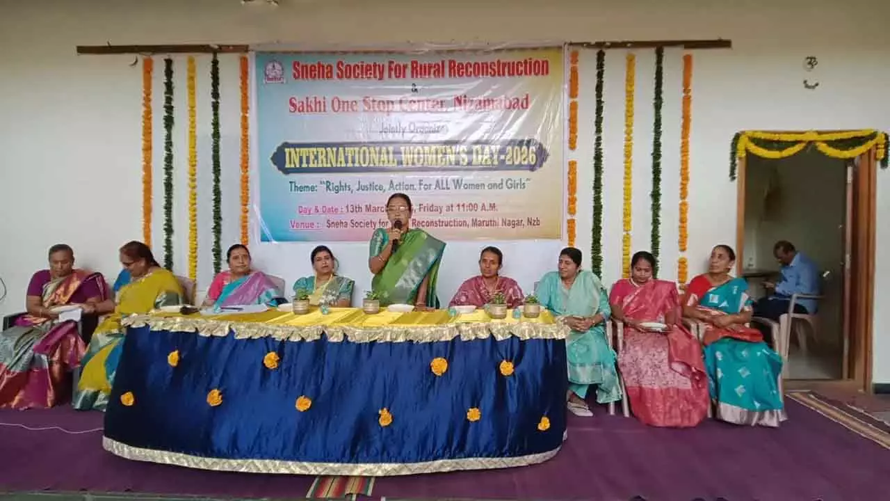 निज़ामाबाद मेयर K. Uma Rani ने दिव्यांग बच्चों के स्कूल की सराहना की निज़ामाबाद मेयर K. Uma Rani ने दिव्यांग बच्चों के स्कूल की सराहना की