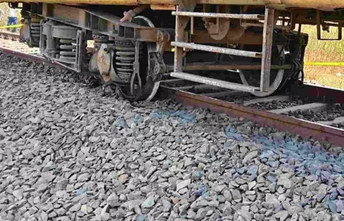 Shahdol–Nagpur Express के पटरी से उतरने की आशंका, हादसा बाल-बाल बचा Shahdol–Nagpur Express के पटरी से उतरने की आशंका, हादसा बाल-बाल बचा