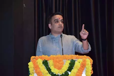 आदिवासी क्षेत्रों में विकास से डरती हैं विपक्षी पार्टियां: हर्ष संघवी आदिवासी क्षेत्रों में विकास से डरती हैं विपक्षी पार्टियां: हर्ष संघवी