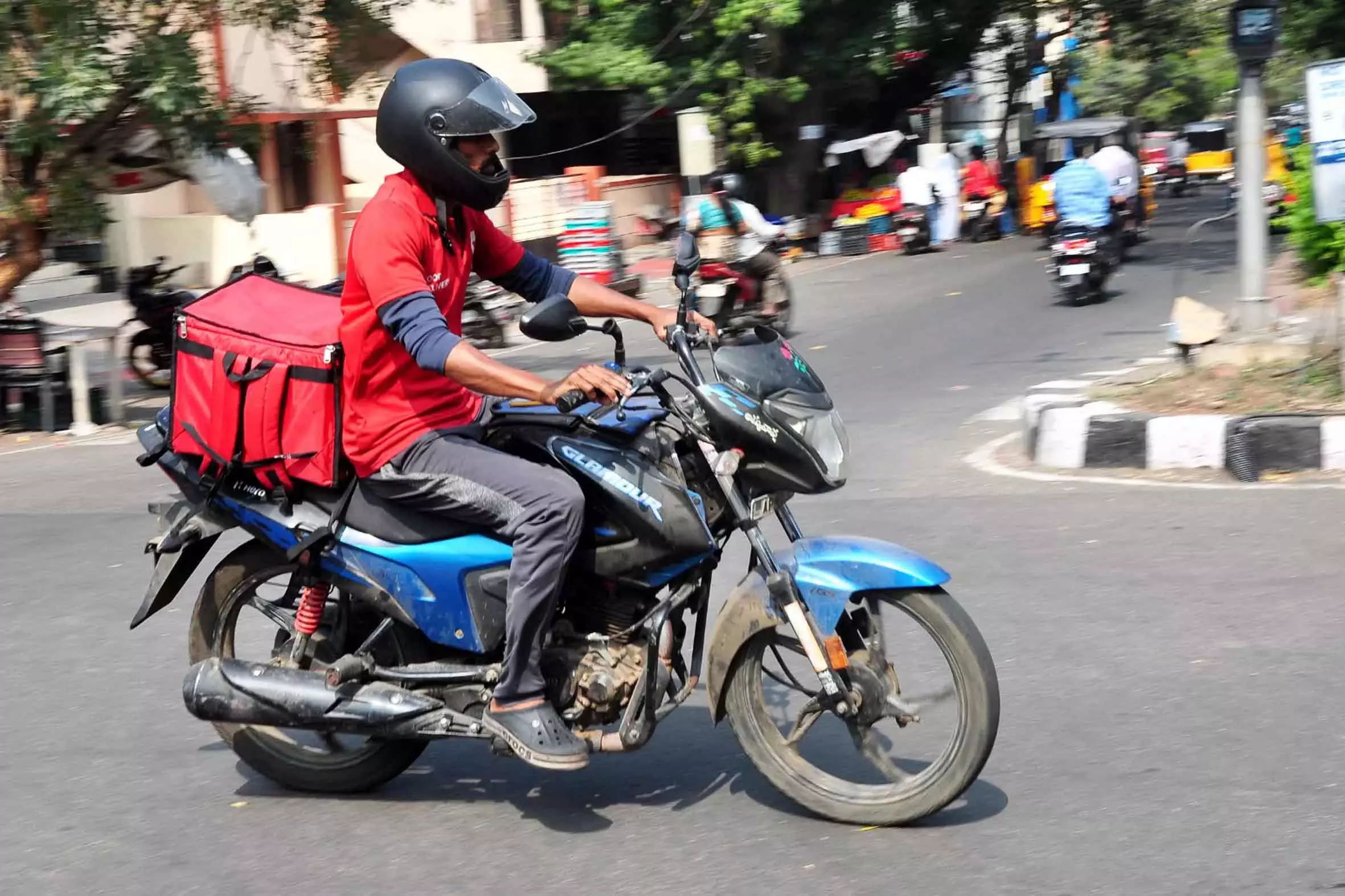 विशाखापत्तनम में LPG संकट से फ़ूड डिलीवरी प्रभावित विशाखापत्तनम में LPG संकट से फ़ूड डिलीवरी प्रभावित