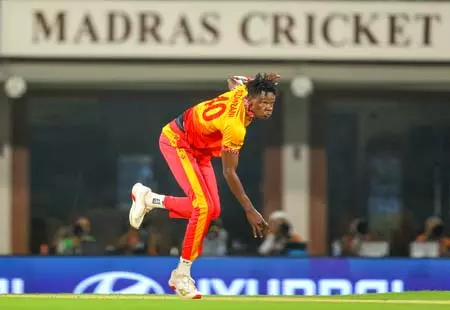 पीएसएल छोड़ केकेआर के लिए आईपीएल 2026 में खेलेंगे ब्लेसिंग मुजारबानी पीएसएल छोड़ केकेआर के लिए आईपीएल 2026 में खेलेंगे ब्लेसिंग मुजारबानी
