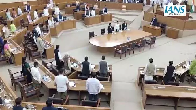 विधानसभा का बजट सत्र शुरू, राज्यपाल के अभिभाषण के बाद सदन सोमवार तक स्थगित विधानसभा का बजट सत्र शुरू, राज्यपाल के अभिभाषण के बाद सदन सोमवार तक स्थगित