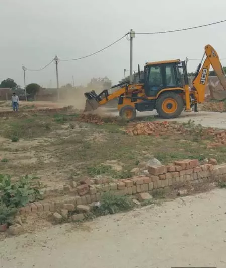 डूब क्षेत्र पर चला बुलडोजर, 15 हजार वर्ग मीटर जमीन अतिक्रमण मुक्त डूब क्षेत्र पर चला बुलडोजर, 15 हजार वर्ग मीटर जमीन अतिक्रमण मुक्त
