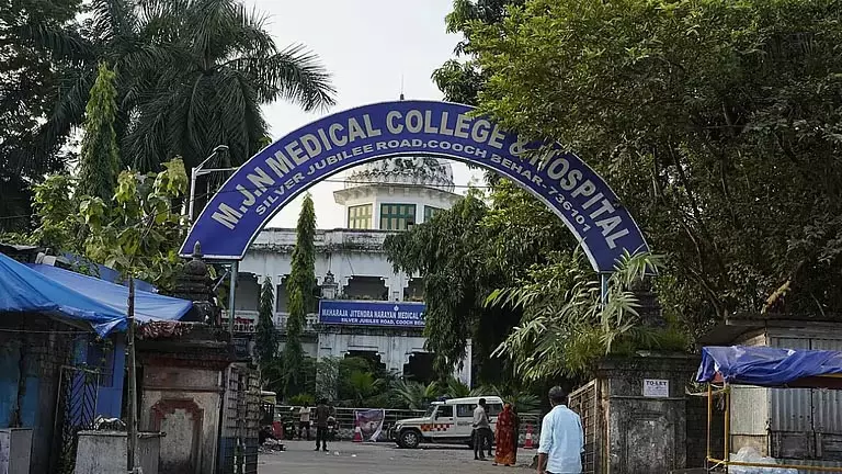 कूचबिहार MJN मेडिकल कॉलेज और अस्पताल में गैस संकट गहरा गया कूचबिहार MJN मेडिकल कॉलेज और अस्पताल में गैस संकट गहरा गया