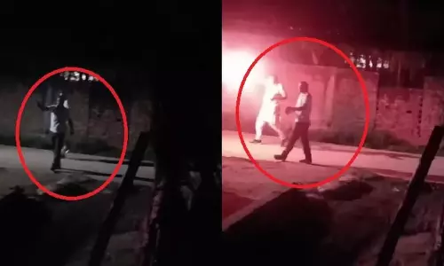 बच्चों की लड़ाई में हो गई फायरिंग, युवा नेता समेत 2 गिरफ्तार बच्चों की लड़ाई में हो गई फायरिंग, युवा नेता समेत 2 गिरफ्तार