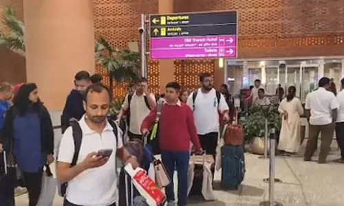 अबू धाबी से भारतीयों को लेकर बेंगलुरु पहुंची फ्लाइट अबू धाबी से भारतीयों को लेकर बेंगलुरु पहुंची फ्लाइट