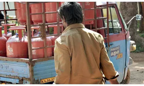 रायगढ़ कलेक्टर ने LPG की निर्बाध आपूर्ति का आश्वासन दिया, नागरिकों से घबराने की अपील की रायगढ़ कलेक्टर ने LPG की निर्बाध आपूर्ति का आश्वासन दिया, नागरिकों से घबराने की अपील की