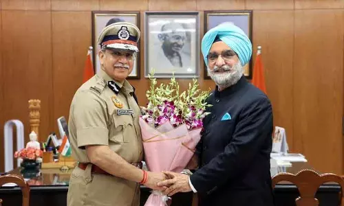 Delhi के उपराज्यपाल संधू ने पुलिस कमिश्नर गोलछा से मुलाक़ात की Delhi के उपराज्यपाल संधू ने पुलिस कमिश्नर गोलछा से मुलाक़ात की