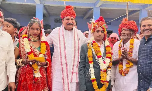 MP : विधायक परिहार ने गरीब परिवार की शादी का खर्च उठाया MP : विधायक परिहार ने गरीब परिवार की शादी का खर्च उठाया
