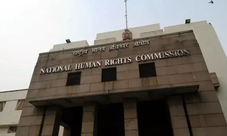 NHRC ने मणिपुर की महिला पर हमले को लेकर दिल्ली पुलिस को नोटिस जारी NHRC ने मणिपुर की महिला पर हमले को लेकर दिल्ली पुलिस को नोटिस जारी