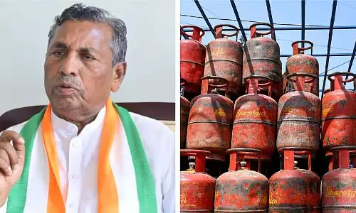LPG संकट के बीच मुनियप्पा ने होटल मालिकों से कहा, अभी इलेक्ट्रिक स्टोव से काम चलाएं LPG संकट के बीच मुनियप्पा ने होटल मालिकों से कहा, अभी इलेक्ट्रिक स्टोव से काम चलाएं