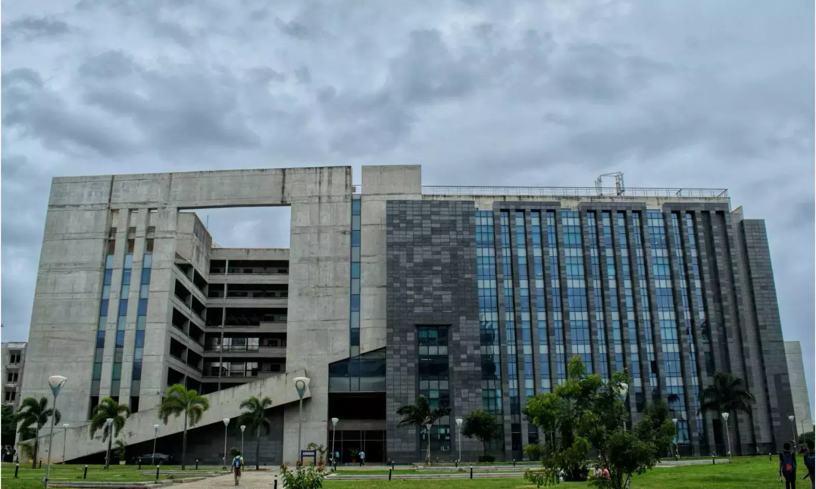 IIT-H ने देश का पहला AI केमिकल इंजीनियरिंग MTech लॉन्च किया