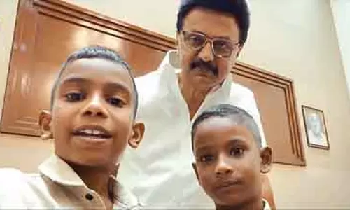 CM उन इंस्टा किड्स से मिले, जो इंटरनेट पर धूम मचा रहे है CM उन इंस्टा किड्स से मिले, जो इंटरनेट पर धूम मचा रहे है