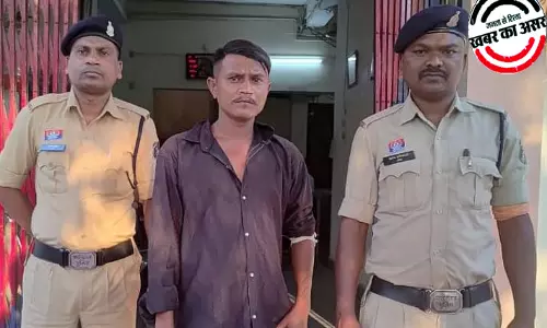मुक्तिधाम के पास गांजा बेचते 2 लड़के गिरफ्तार, 29 हजार का माल जब्त