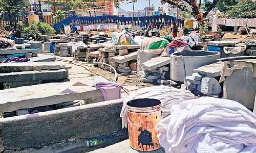 गर्मियों में सूख जाते हैं बोरवेल: Bengaluru के धोबी घाटों पर पानी की किल्लत गर्मियों में सूख जाते हैं बोरवेल: Bengaluru के धोबी घाटों पर पानी की किल्लत