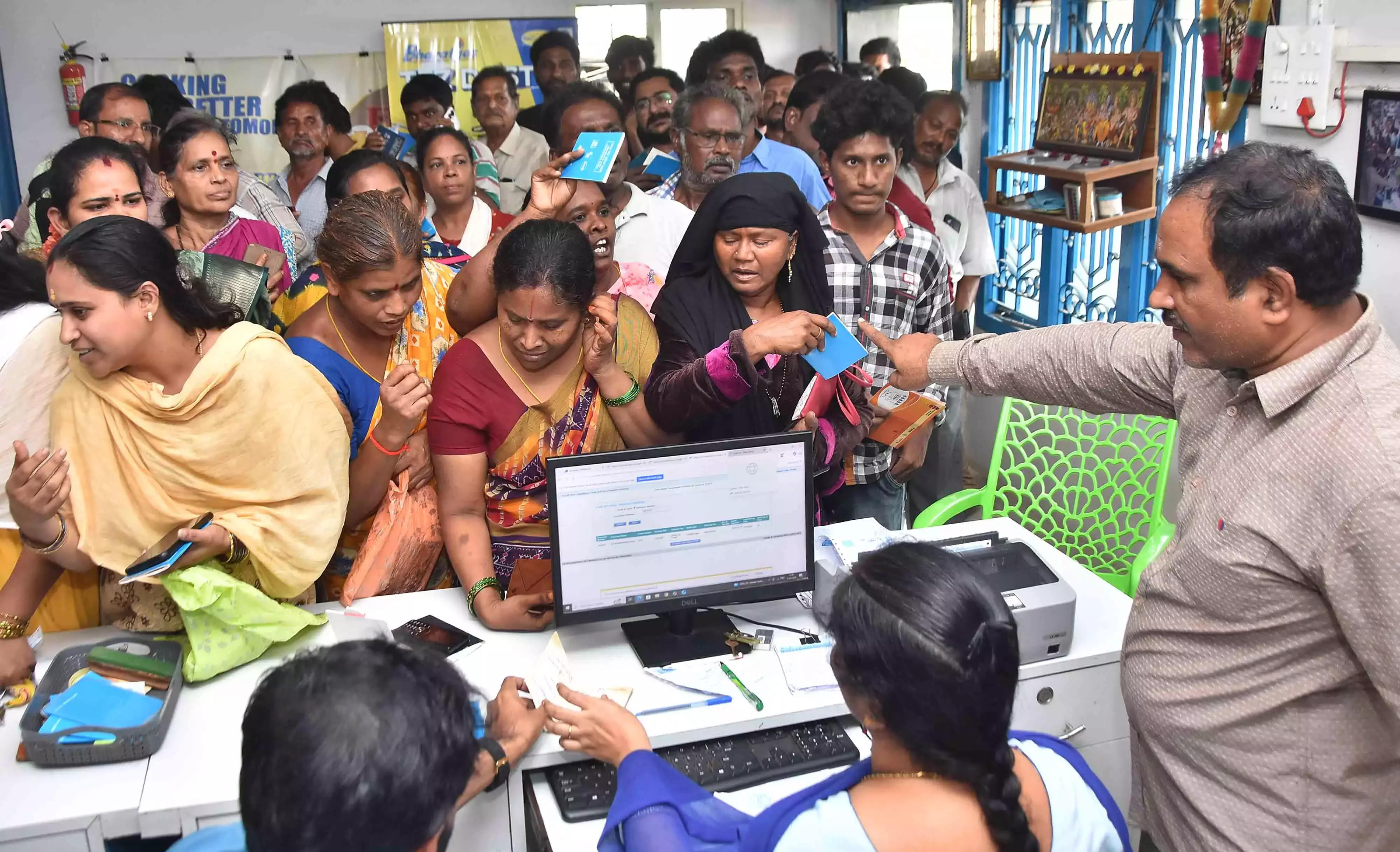 आंध्र प्रदेश घरेलू LPG सिलेंडरों की कालाबाज़ारी और जमाखोरी रोकने के लिए कदम उठा रहा है