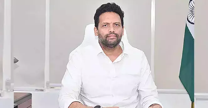 व्यापार लाइसेंस शुल्क पुरानी दरों पर ही जमा करें  Kurnool कमिश्नर