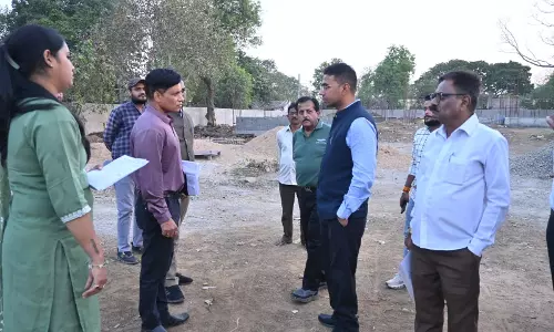 कलेक्टर और नगर पालिका अध्यक्ष ने शहर में विकास कार्यो का लिया जायजा कलेक्टर और नगर पालिका अध्यक्ष ने शहर में विकास कार्यो का लिया जायजा