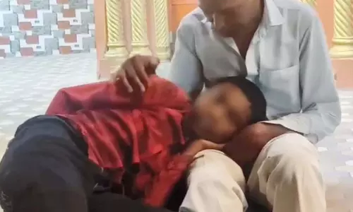 कुत्ते के काटने के बाद किशोर में आया भयानक बदलाव, परिजन सदमे में कुत्ते के काटने के बाद किशोर में आया भयानक बदलाव, परिजन सदमे में