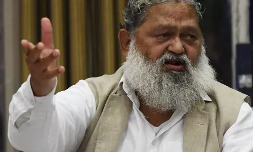 Anil विज ने अंबाला के स्कूल में क्लासरूम के लिए 50 लाख रुपये जारी किए Anil विज ने अंबाला के स्कूल में क्लासरूम के लिए 50 लाख रुपये जारी किए