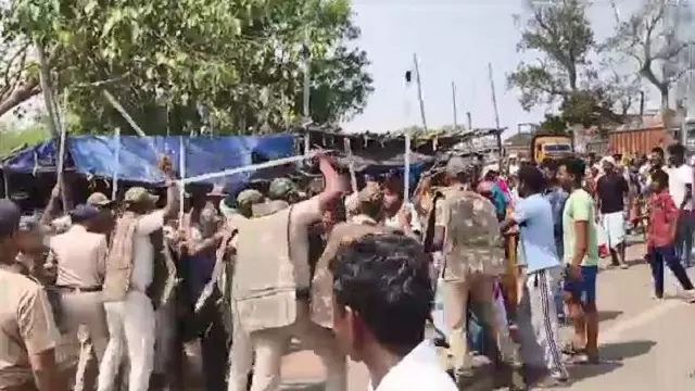 Mayurbhanj में विरोध प्रदर्शन के दौरान स्थानीय लोगों और पुलिस के बीच झड़प; 34 गिरफ्तार Mayurbhanj में विरोध प्रदर्शन के दौरान स्थानीय लोगों और पुलिस के बीच झड़प; 34 गिरफ्तार