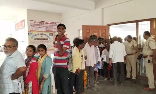 Sira : खाता खोलने के लिए ₹35 हज़ार की रिश्वत की DC से शिकायत