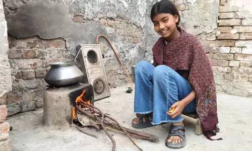 Mehatpur में एलपीजी संकट गहराने पर ग्रामीणों ने चूल्हे का रुख किया