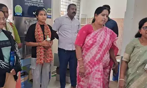 Bangarpet : तहसीलदार ने लड़कियों के छात्रावास का दौरा किया Bangarpet : तहसीलदार ने लड़कियों के छात्रावास का दौरा किया