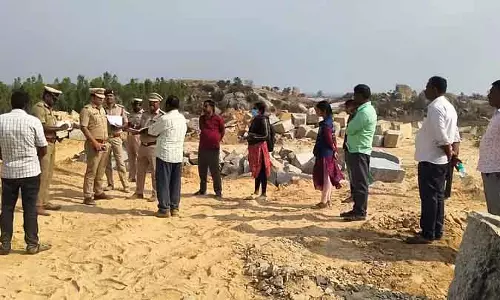 Karnataka : पत्थर की खदान में धमाका,तीन घायल Karnataka : पत्थर की खदान में धमाका,तीन घायल