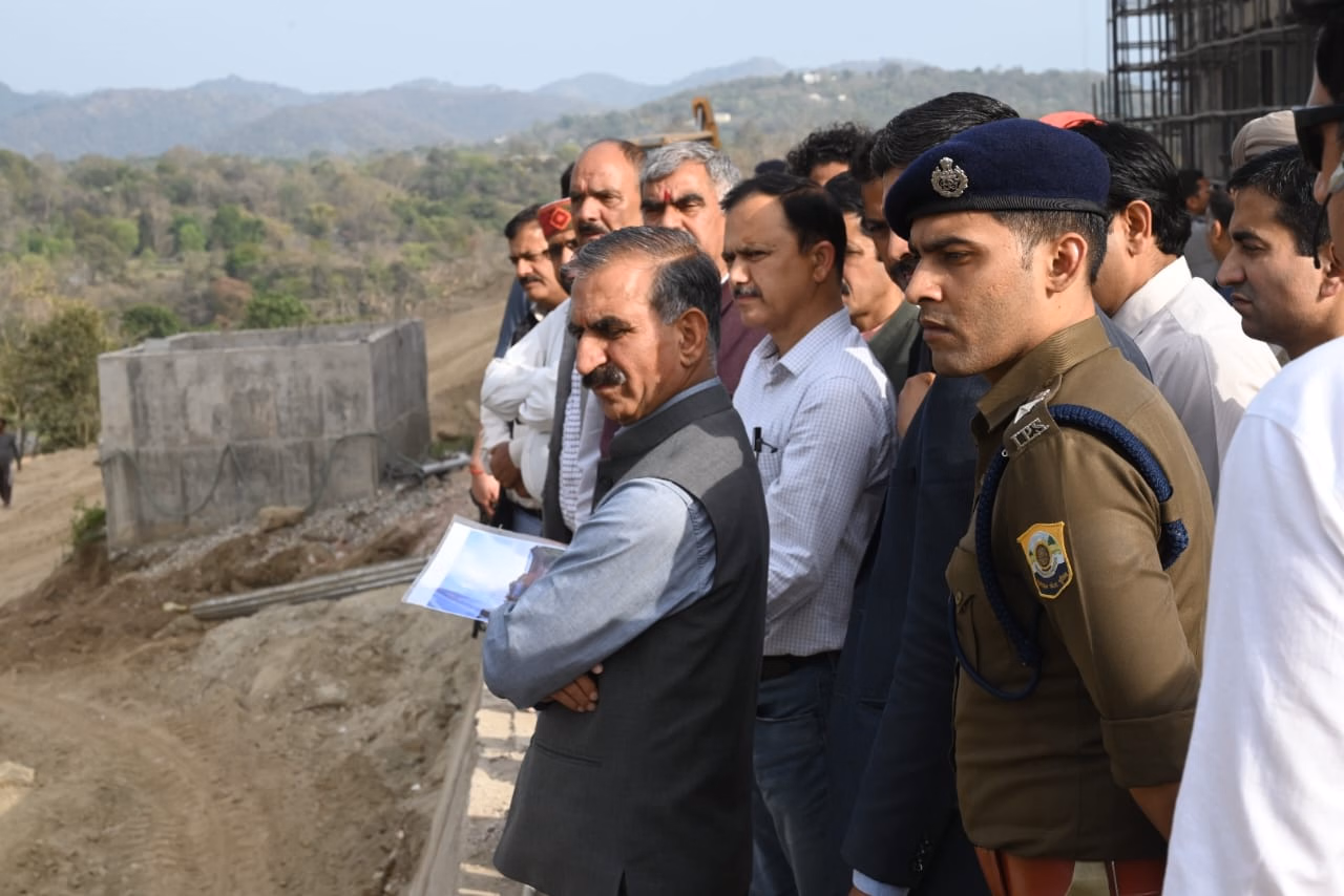 Dharamshala: मुख्यमंत्री ने लुथान में बन रहे सुख आश्रय परिसर का जायजा लिया Dharamshala: मुख्यमंत्री ने लुथान में बन रहे सुख आश्रय परिसर का जायजा लिया