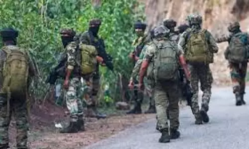 Jammu: उधमपुर के बसंतगढ़ क्षेत्र में आतंकवाद विरोधी ऑपरेशन की समीक्षा Jammu: उधमपुर के बसंतगढ़ क्षेत्र में आतंकवाद विरोधी ऑपरेशन की समीक्षा