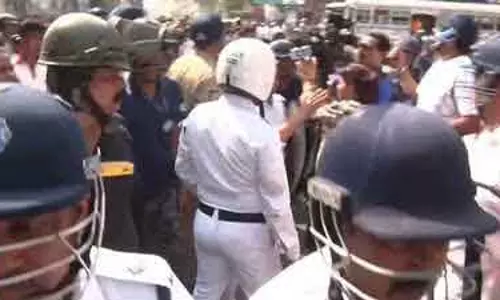Kolkata में मोदी की रैली से पहले TMC और BJP कार्यकर्ताओं के बीच झड़प