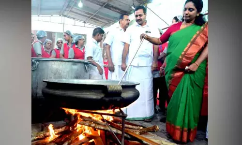 लकड़ी के धुएँ का स्वाद अब भरपूर है; Menu भी छोटा कर दिया गया लकड़ी के धुएँ का स्वाद अब भरपूर है; Menu भी छोटा कर दिया गया