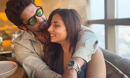 Ravie Dubey काम पर जाने से पहले सरगुन मेहता को जगाकर उनके चेहरे पर मुस्कान लाते Ravie Dubey काम पर जाने से पहले सरगुन मेहता को जगाकर उनके चेहरे पर मुस्कान लाते