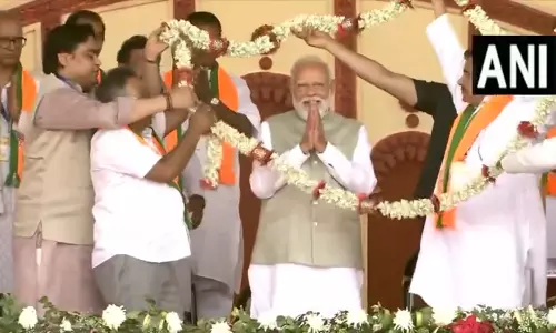 PM मोदी का कोलकाता में भाजपा की परिवर्तन संकल्प यात्रा में किया स्वागत PM मोदी का कोलकाता में भाजपा की परिवर्तन संकल्प यात्रा में किया स्वागत