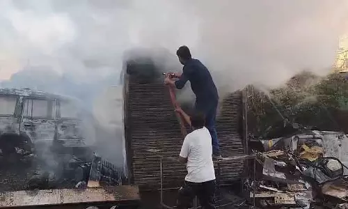 MP : कार के अंदर मच्छर अगरबत्ती से आग लगी, जबलपुर में मानसिक रूप से बीमार व्यक्ति की मौत MP : कार के अंदर मच्छर अगरबत्ती से आग लगी, जबलपुर में मानसिक रूप से बीमार व्यक्ति की मौत