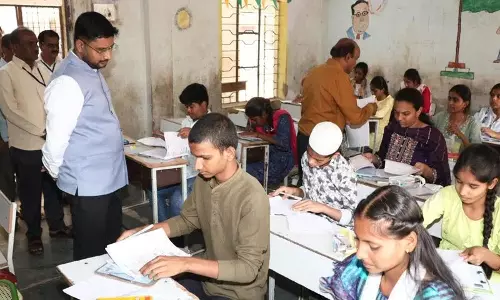 Collector ने दसवीं कक्षा के परीक्षा केंद्रों का निरीक्षण किया