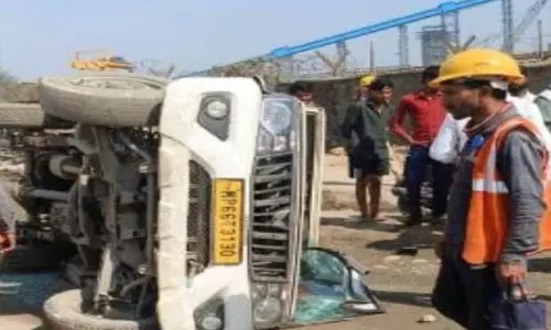 अडानी पावर प्लांट में ऊंचाई से गिरकर मजदूर की मौत अडानी पावर प्लांट में ऊंचाई से गिरकर मजदूर की मौत