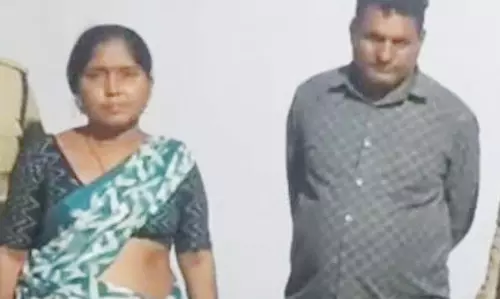 नकली सोना खपाने वाले पति-पत्नी गिरफ्तार, 10 लाख ठग चुके थे दोनों नकली सोना खपाने वाले पति-पत्नी गिरफ्तार, 10 लाख ठग चुके थे दोनों