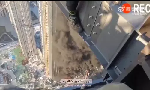 UAE में पुलिस ने ईरान के हमलों के वीडियो शेयर करने के आरोप में 45 लोगों को गिरफ़्तार किया UAE में पुलिस ने ईरान के हमलों के वीडियो शेयर करने के आरोप में 45 लोगों को गिरफ़्तार किया